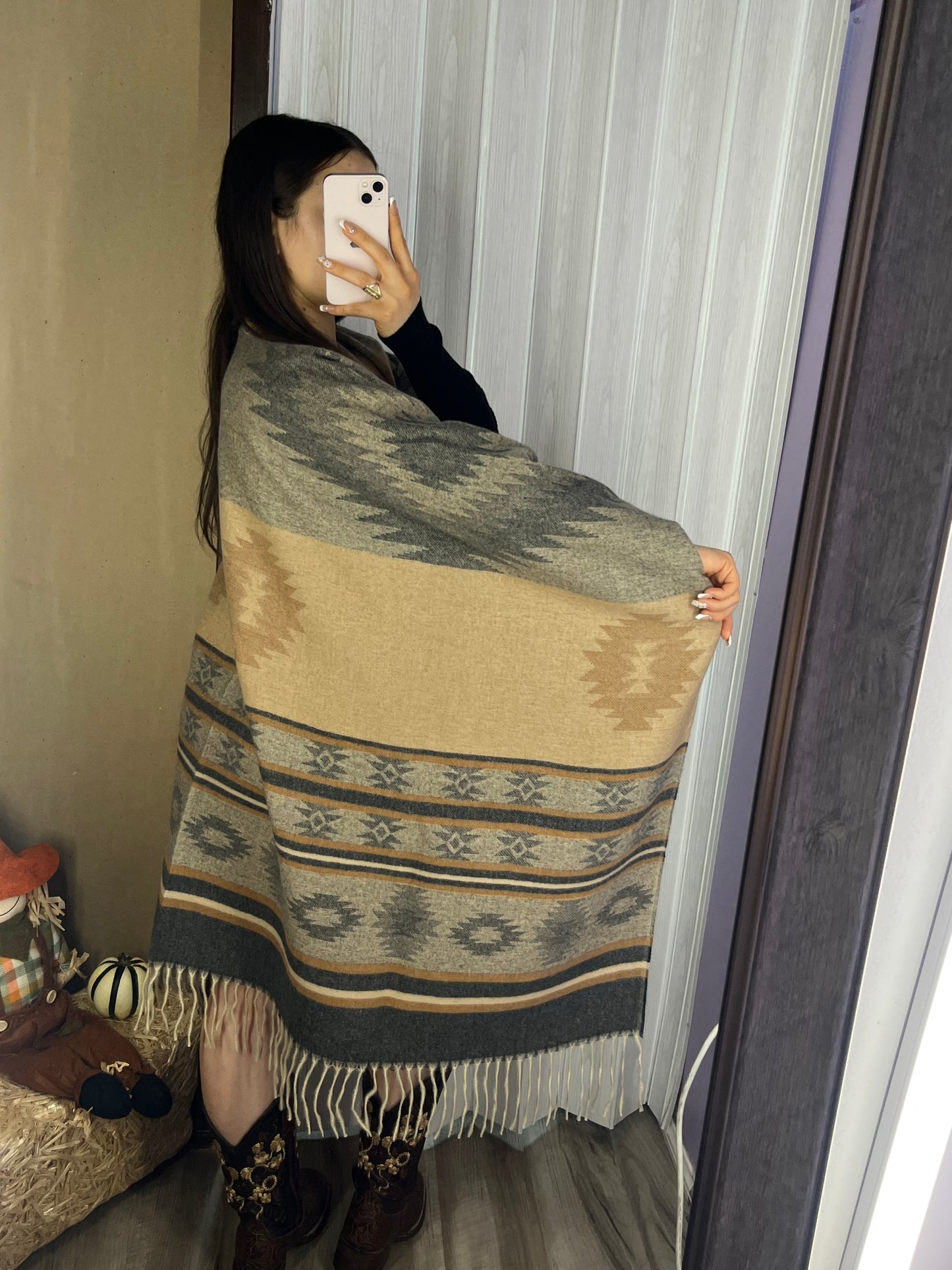 Erika Aztec Print Cape (Grey/Brown)